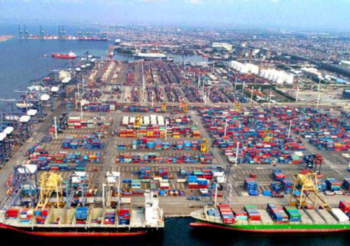 Photo of Ini Dia, Lima Pelabuhan Tersibuk di Indonesia