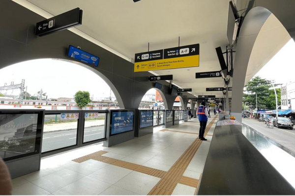 Photo of Resmi Terintegrasi dengan Stasiun Jatinegara, Begini Penampakan Halte Bus Transjakarta Jatinegara 2