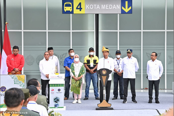 Photo of Resmikan Terminal A di Sumatera Utara, Jokowi Minta Bangun LRT dan MRT