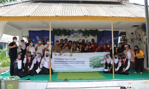 Photo of Siswi SMK Peraih Beasiswa SCG Sharing the Dream Berkolaborasi dengan FajarPaper