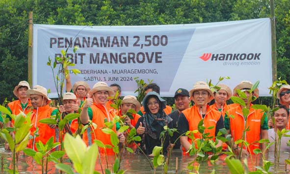 Peringati Hari Lingkungan Hidup Sedunia, Hankook Tire Tanam 2.500 Mangrove di Pesisir Muara Gembong