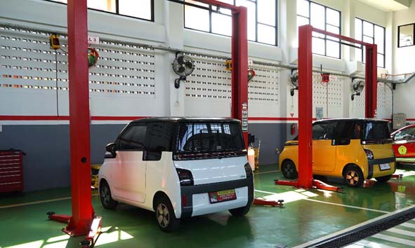 Wuling Bakti Pendidikan Donasi Mesin Untuk SMK dan Universitas di Jawa Tengah dan DIY