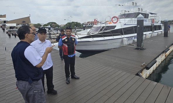 Menhub Dudy Tinjau Kelancaran Lalu Lintas Penyeberangan Wisatawan di Pelabuhan Sanur