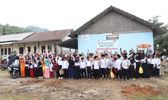 Jalankan Kegiatan Sosial Berkelanjutan, Wahana Honda Adakan Charity Touring Renovasi Sekolah