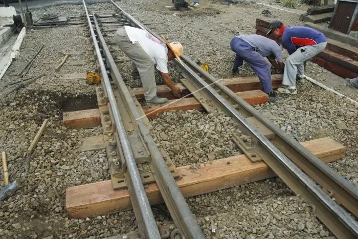 Wow! Bantalan Kayu Rel Kereta Diganti Bahan Sintetis, Ada Apa?