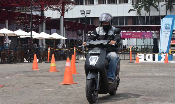 Keren, Hampir 250 Pengunjung Jajal Langsung dan Menikmati Sensasi Mengendarai Motor Listrik Honda 