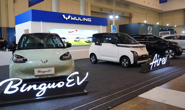 Wuling Hadirkan Lini Produk Mobil Listrik ABC Stories, Almaz Hybrid dan Alvez di BCA EXPO