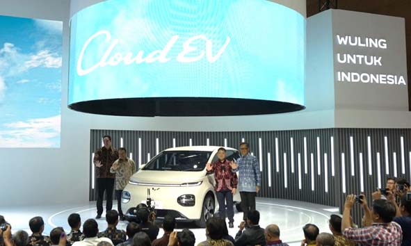 Wuling Tampilkan Eksterior dan Interior Cloud EV Pertama Kali ke Publik di IIMS 2024