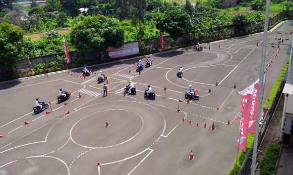 Defensive Riding, #Cari_Aman Berkendara di Jalan