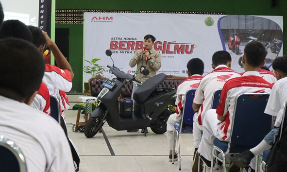 Pengalaman Tak Terlupakan, SMK Taman Siswa 2 Dapat Edukasi Motor Listrik Lewat Astra HondaBerbagi Ilmu (AHBI) 2024