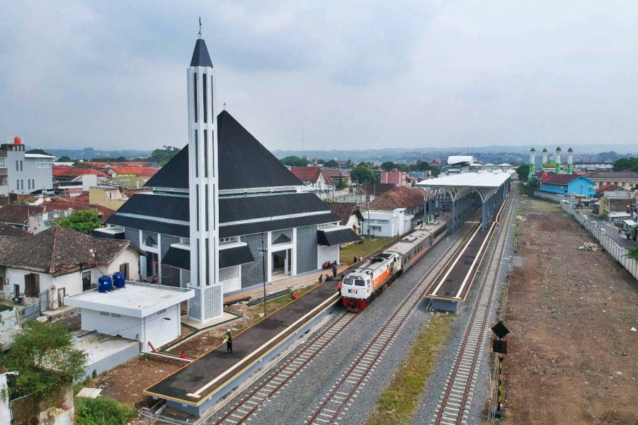 Penumpang Kereta Api Selama Libur Tahun Baru 2024 Naik Signifikan