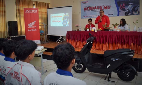 AHM dan Wahana Makmur Sejati Edukasi Motor Listrik Ratusan Pelajar SMK di Jakarta-Tangerang