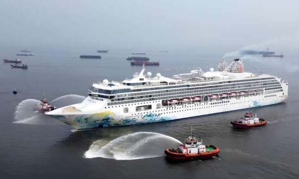 Layanan Perdana Resorts World Cruises Sukses,Jadikan Indonesia Sebagai HomeportCruise