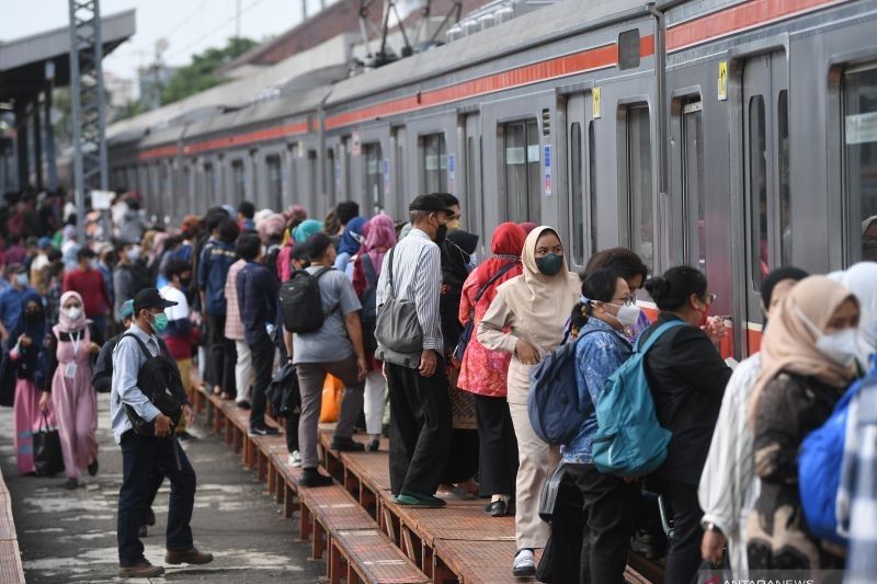 Rencana Subsidi KRL Berbasis NIK Menuai Respons