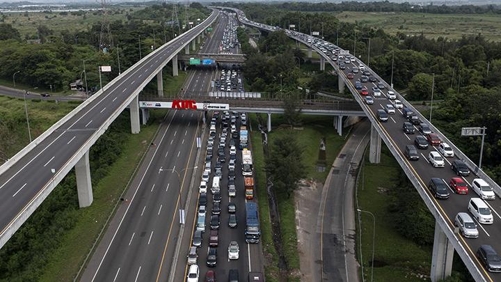 Puncak Arus Kendaraan Nataru 2024 Hari Pertama Turun dari Tahun Lalu, Ini Rinciannya!