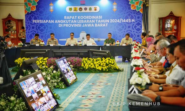 Menhub Pimpin Rapat Koordinasi Persiapan Angkutan Lebaran 2024 di Jawa Barat