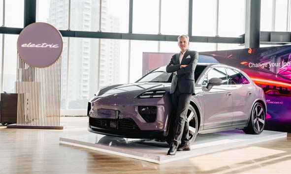 Menetapkan Standar Baru: All-electric SUV,  Porsche  Perkenalkan Macan 4 All-electric di Indonesia