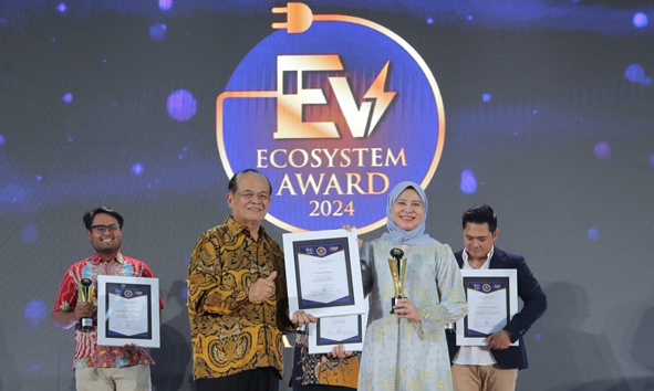 Wow Keren, PLN Cetak Hattrick di EV Ecosystem Award 2024