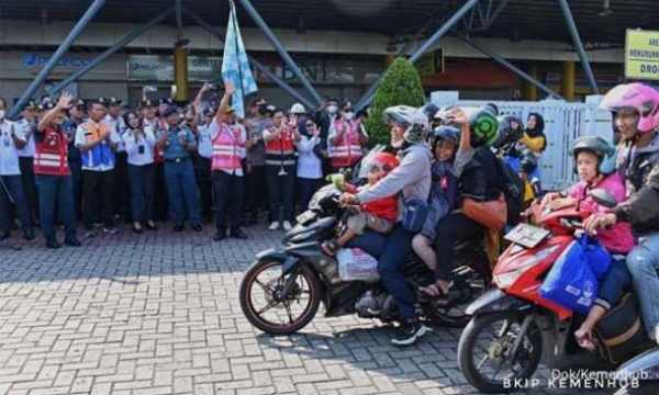 Seribu Lebih Peserta Mudik Gratis Naik Kapal Tiba di Priok